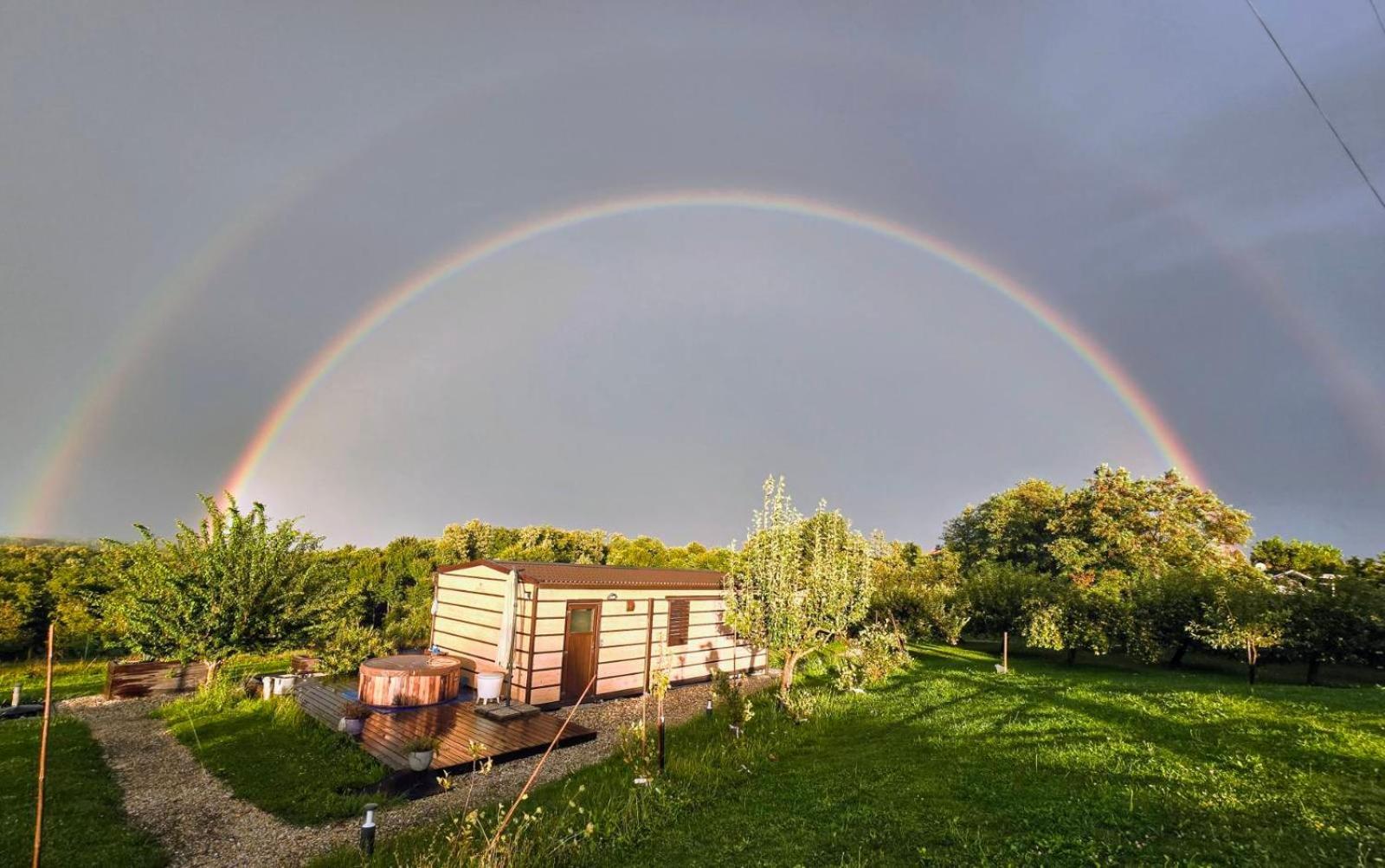 Вилла Vinea Panonika Wine & Mind Retreat Раденци Экстерьер фото